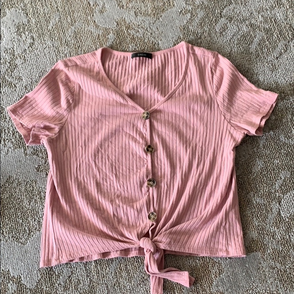 Cropped tee shirt w/ buttons and knot at bottom!